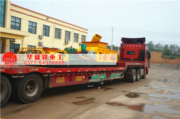 雙齒輥破碎機發(fā)貨現(xiàn)場